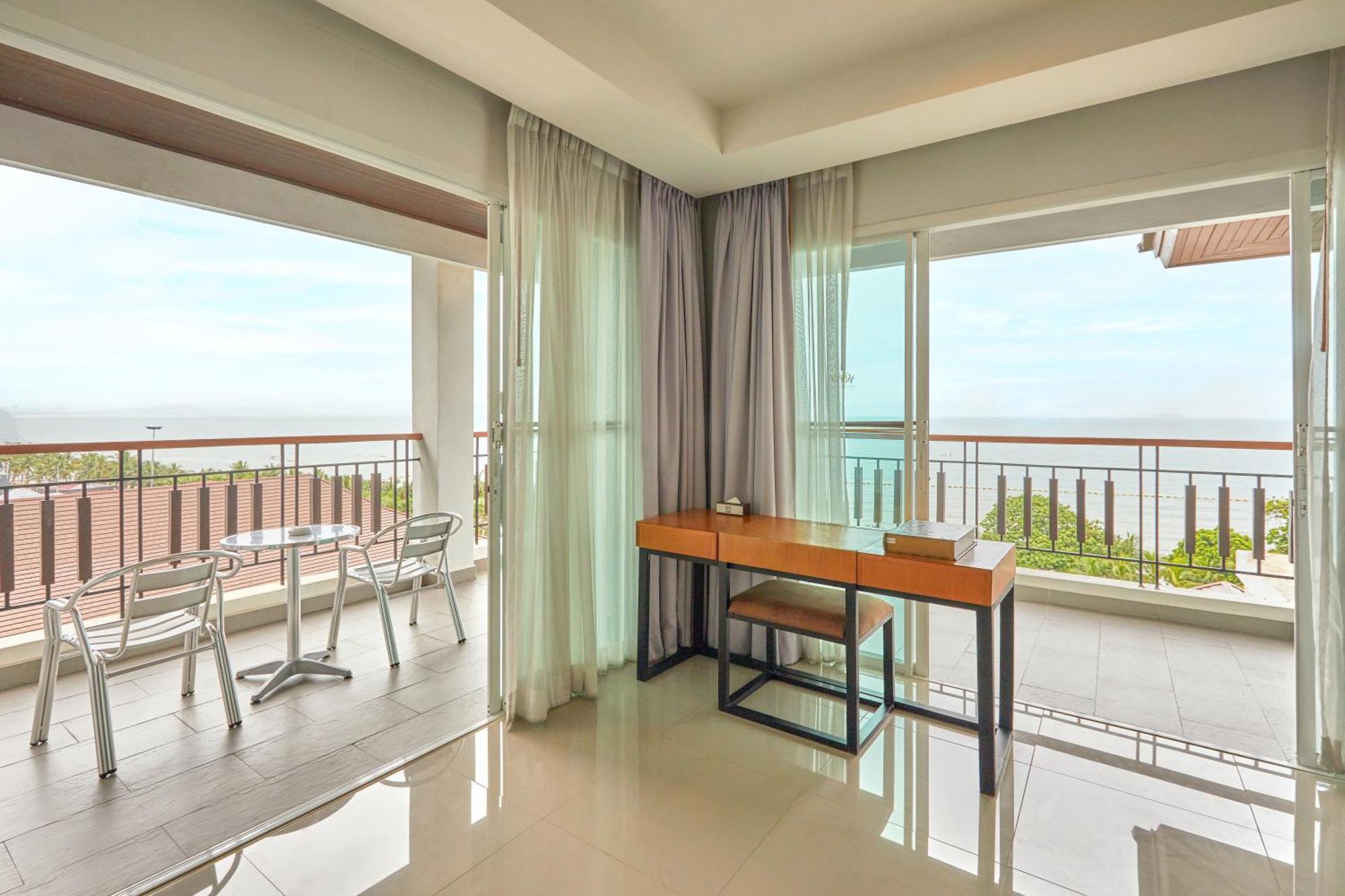 Welcome World Beachfront Pattaya
